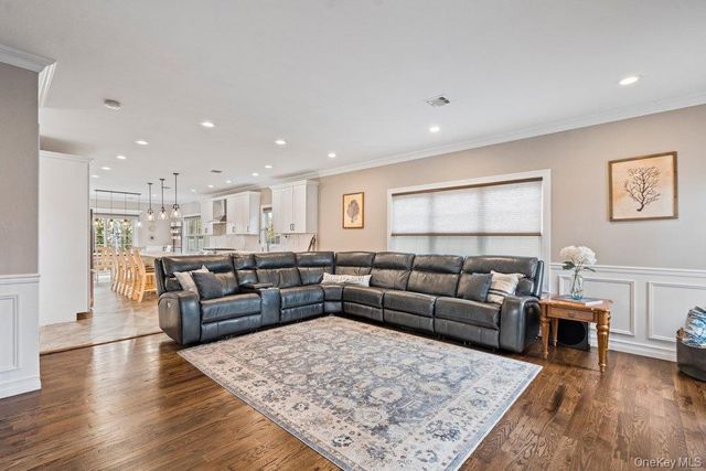 157 Walnut Street, Massapequa Park, NY 11762