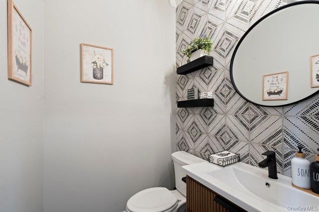 157 Walnut Street, Massapequa Park, NY 11762