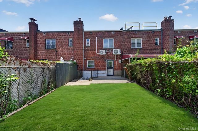 1061 E 218th Street, Bronx, NY 10469