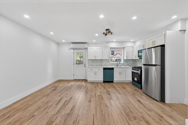 1061 E 218th Street, Bronx, NY 10469