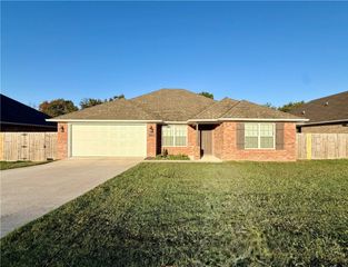 817 Saddlebrook Street, Gentry, AR 72734