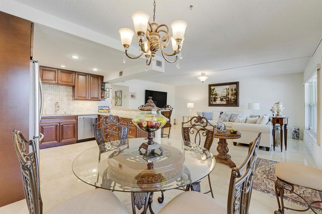 210 E Wellington E, West Palm Beach, FL 33417