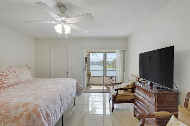 210 E Wellington E, West Palm Beach, FL 33417