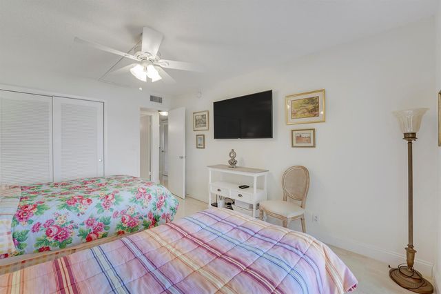 210 E Wellington E, West Palm Beach, FL 33417
