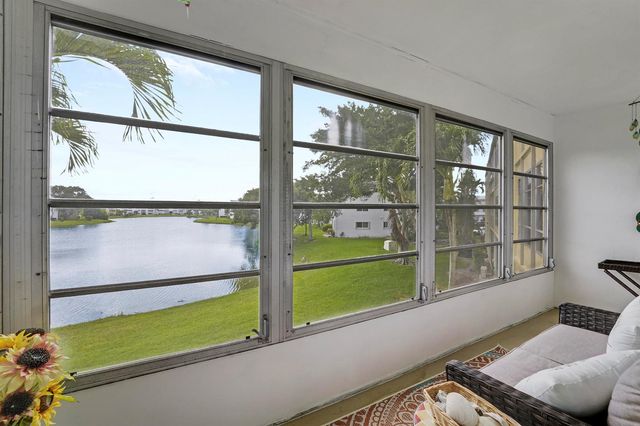 210 E Wellington E, West Palm Beach, FL 33417
