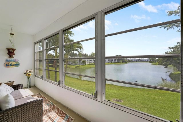 210 E Wellington E, West Palm Beach, FL 33417