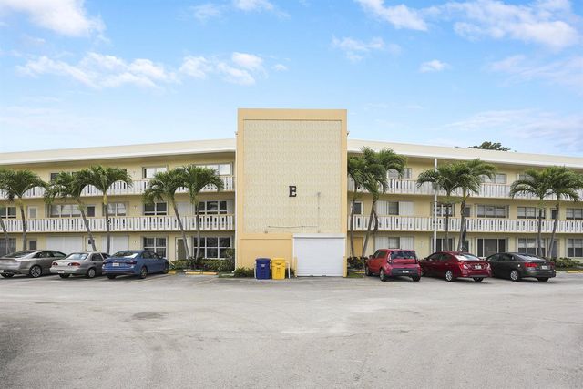 210 E Wellington E, West Palm Beach, FL 33417