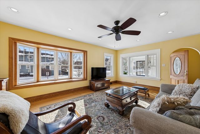 175 N Berteau Avenue, Elmhurst, IL 60126