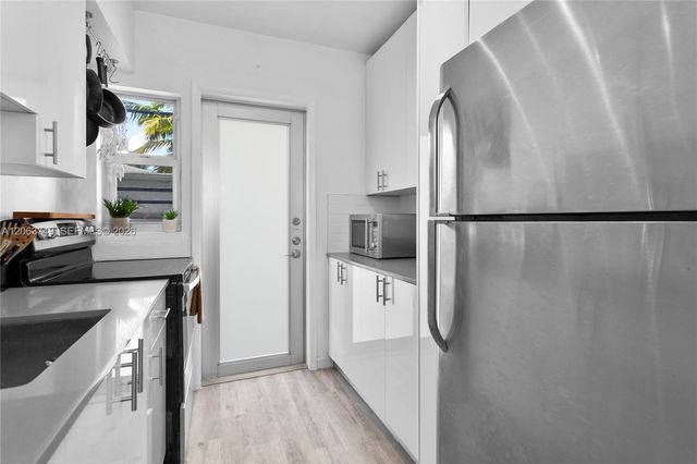 641 Espanola Way 24, Miami Beach, FL 33139