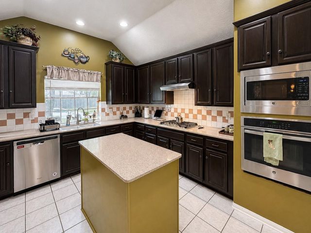 3120 Sand Shadow Drive, League City, TX 77573