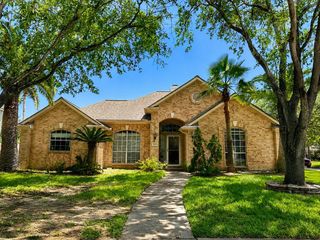 3120 Sand Shadow Drive, League City, TX 77573