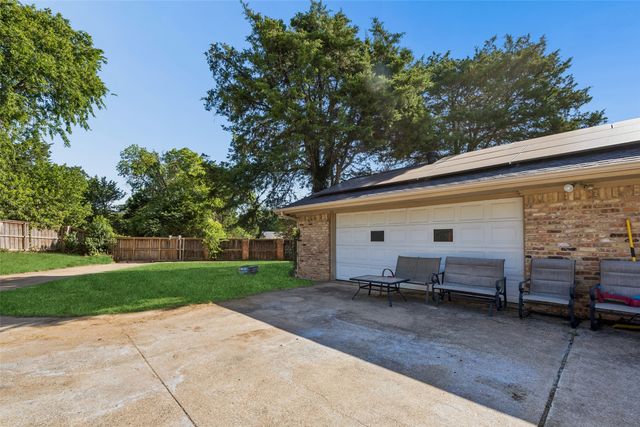1303 Heather Glen Street, Duncanville, TX 75137