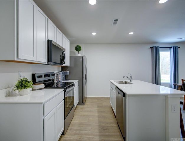 240 Bighorn Trail, Maumelle, AR 72113