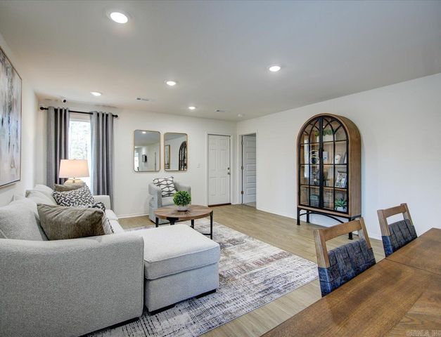 240 Bighorn Trail, Maumelle, AR 72113