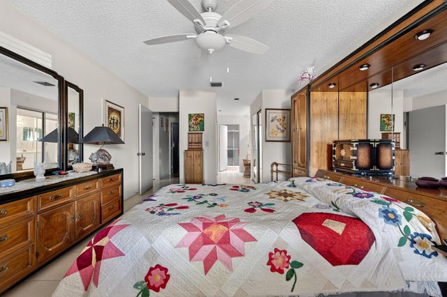 6215 Kings Gate Circle, Delray Beach, FL 33484