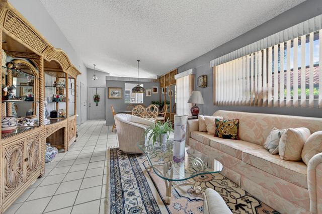 6215 Kings Gate Circle, Delray Beach, FL 33484