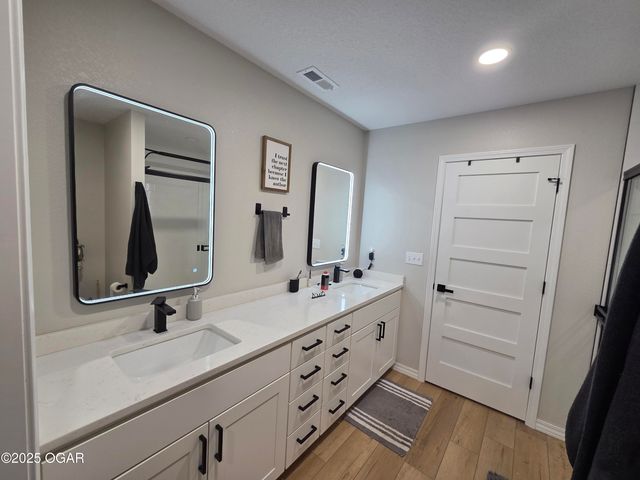 404 E Maple Street, Diamond, MO 64840