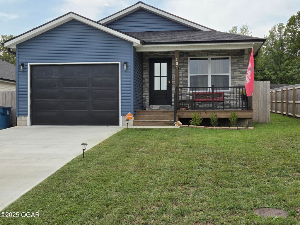 404 E Maple Street, Diamond, MO 64840