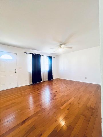 1608 Ville Cecelia Ln, Hazelwood, MO 63042