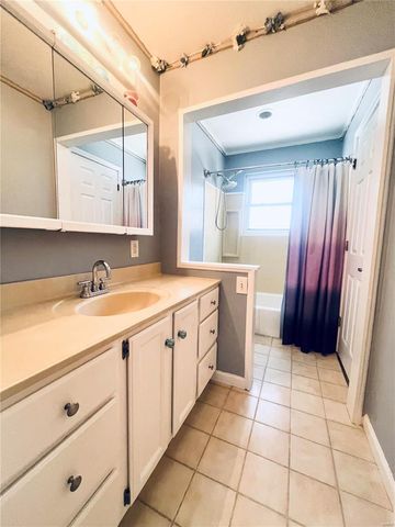 1608 Ville Cecelia Ln, Hazelwood, MO 63042