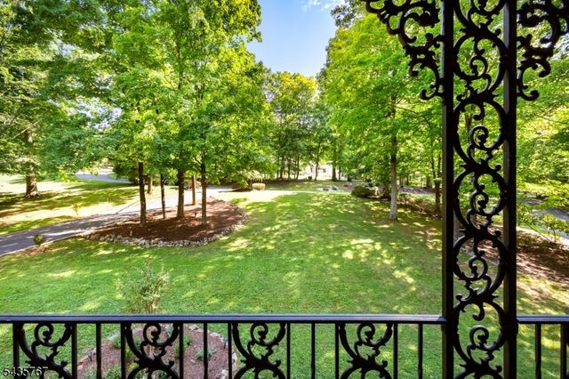 17 Sandalwood Dr, Warren Twp., NJ 07059