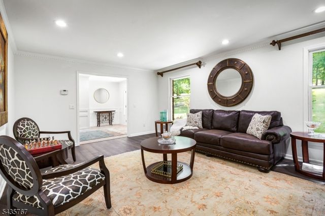 17 Sandalwood Dr, Warren Twp., NJ 07059