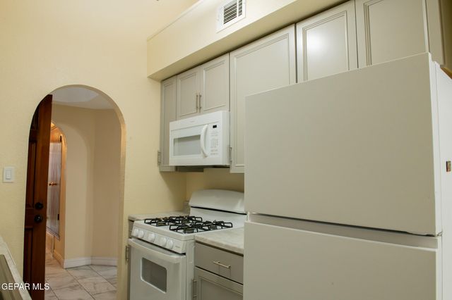 7305 LAKEHURST Road, El Paso, TX 79912