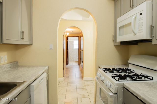 7305 LAKEHURST Road, El Paso, TX 79912