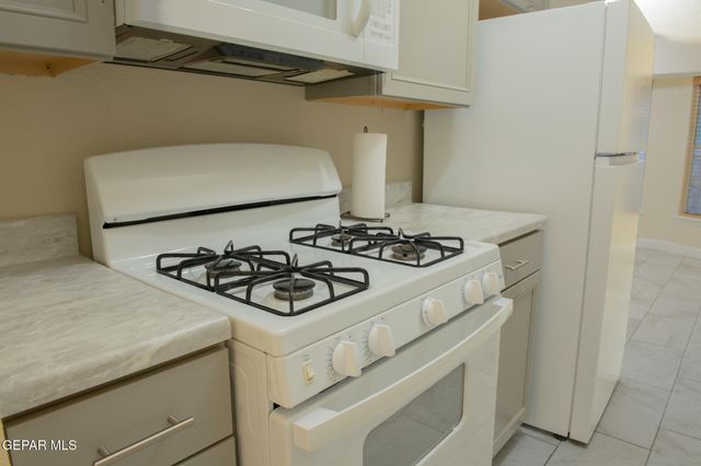 7305 LAKEHURST Road, El Paso, TX 79912