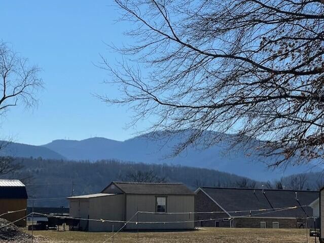 3519 McDaniel DR, Salem, VA 24153