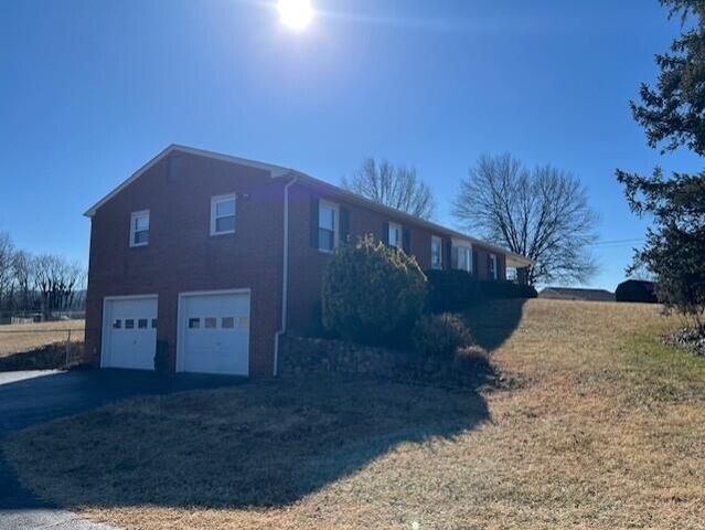 3519 McDaniel DR, Salem, VA 24153