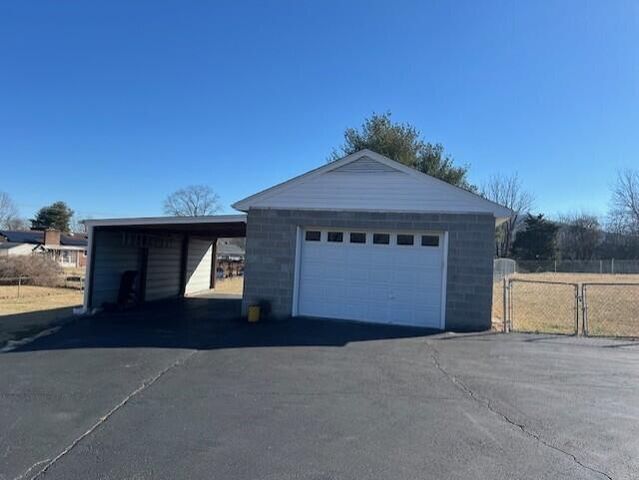 3519 McDaniel DR, Salem, VA 24153