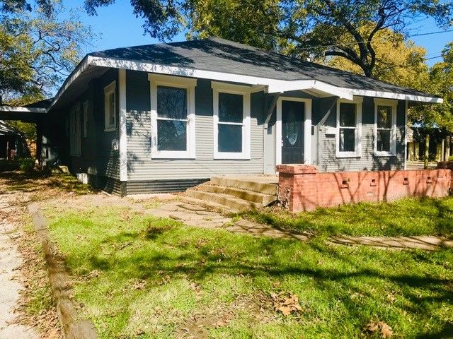 106 W Decatur Street, Ennis, TX 75119