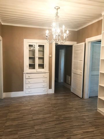 106 W Decatur Street, Ennis, TX 75119