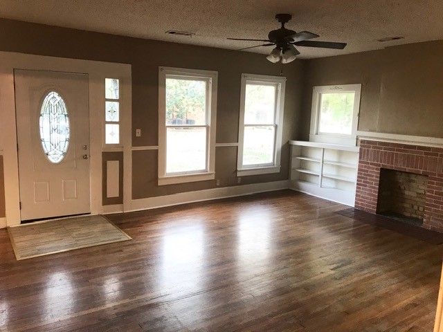 106 W Decatur Street, Ennis, TX 75119