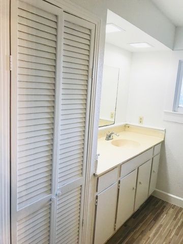 106 W Decatur Street, Ennis, TX 75119