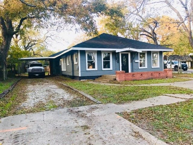 106 W Decatur Street, Ennis, TX 75119