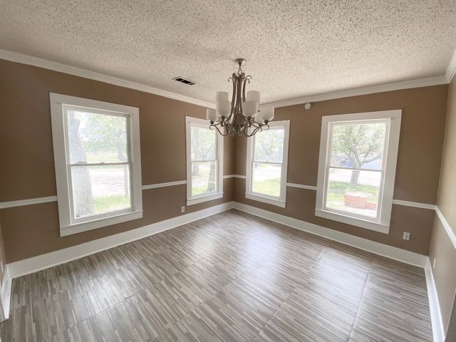 106 W Decatur Street, Ennis, TX 75119