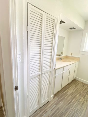 106 W Decatur Street, Ennis, TX 75119