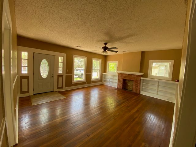 106 W Decatur Street, Ennis, TX 75119