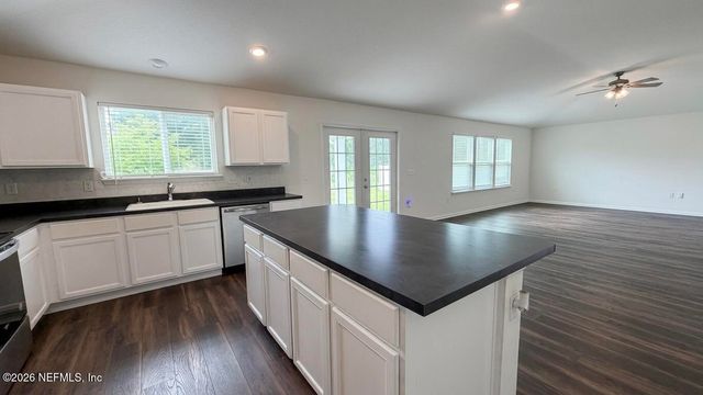 6673 BURNT CREEK Road, Jacksonville, FL 32222