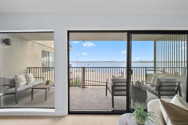 1235 Parker Pl 2F, San Diego, CA 92109