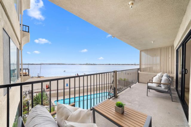 1235 Parker Pl 2F, San Diego, CA 92109