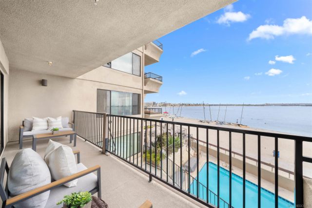 1235 Parker Pl 2F, San Diego, CA 92109