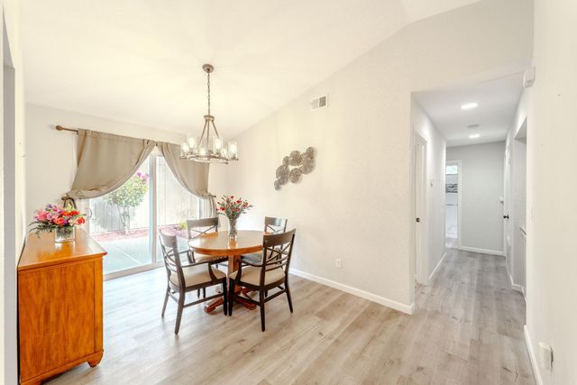 7044 Plume Way, Elk Grove, CA 95758