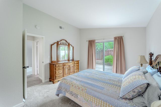 7044 Plume Way, Elk Grove, CA 95758