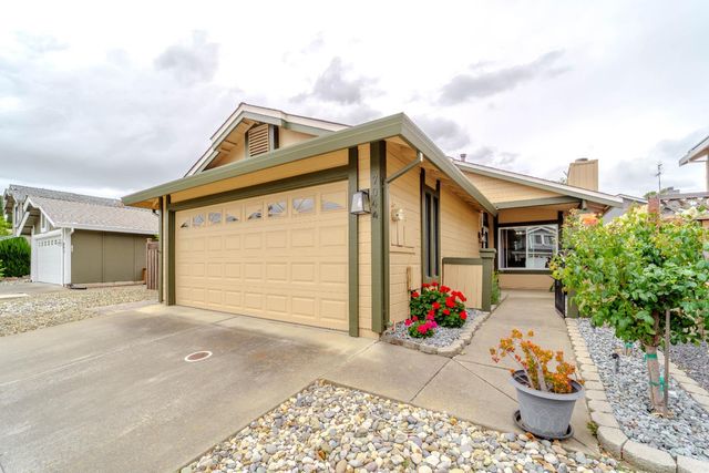 7044 Plume Way, Elk Grove, CA 95758