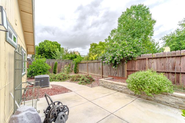 7044 Plume Way, Elk Grove, CA 95758