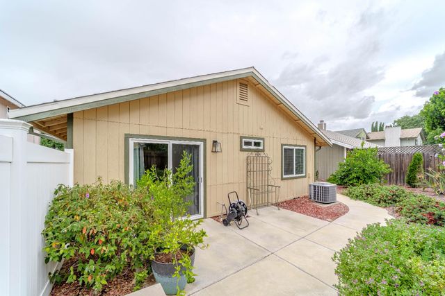 7044 Plume Way, Elk Grove, CA 95758