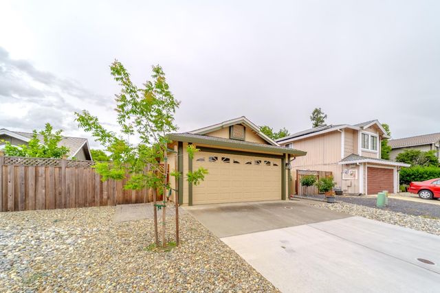 7044 Plume Way, Elk Grove, CA 95758